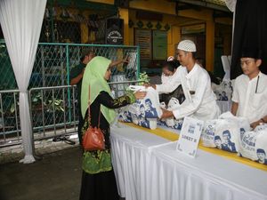 Pertamina Salurkan 1.000 Paket Sembako Murah buat Warga di Jakut Pertamina Salurkan 1.000 Paket Sembako Murah buat Warga di Jakut