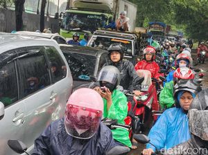 Potret Macet di Kamal Cengkareng, 1 jam Pemotor Cuma Gerak 1,5 Km