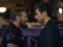 Jake Gyllenhaal dan Conor McGregor Adu Pukul Beneran di Road House