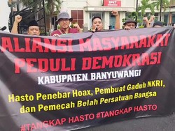 Aliansi Masyarakat Peduli Demokrasi Banyuwangi Laporkan Sekjen PDIP ke Polisi