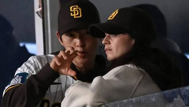 Song Joong Ki dan Katy Louise Saunders