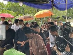 Pemakaman Stevie Agnecya Penuh Haru, Anak-anak Sampai Pertanyakan Keberadaan Ibunya