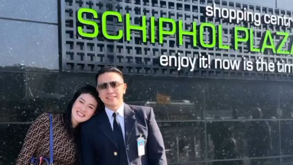 Potret Kemesraan Stevie Agnecya dan Suami Pilot, Kini Tinggal Kenangan