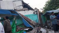 Sejumlah Bangunan di Surabaya Roboh Dampak Gempa Tuban M 6,5