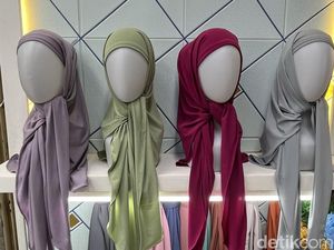 Jelang Lebaran, Hijab Segi Empat Instan ala Inara Rusli Hits di Tanah Abang Jelang Lebaran, Hijab Segi Empat Instan ala Inara Rusli Hits di Tanah Abang