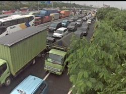Tol Bandara Soetta Masih Tergenang, Lalu Lintas Macet di 2 Arah