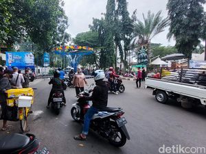 Ada Wahana Pasar Malam Tiba-tiba Melintang di Tengah Jalan Cimahi Ada Wahana Pasar Malam Tiba-tiba Melintang di Tengah Jalan Cimahi