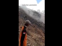 Viral Aksi Nekat Nonton Aliran Lava Gunung Ile Lewotolok dari Jarak Dekat