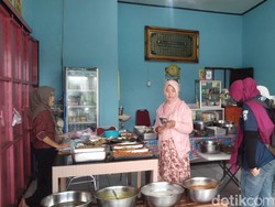 Bukti Ramadan Bawa Berkah Bagi Hesti Pemilik Kedai di Majalengka