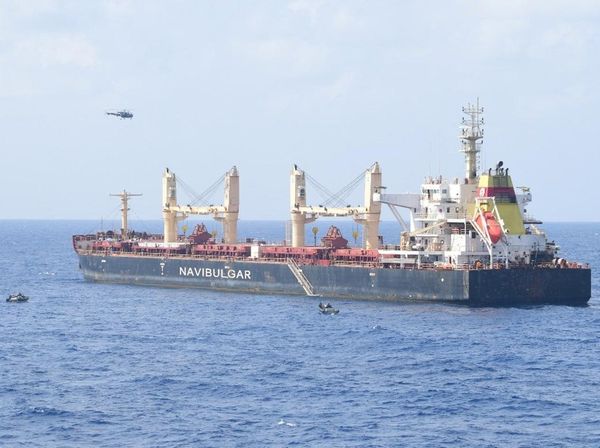 Aksi Angkatan Laut India Bebaskan Kapal Kargo yang Dibajak Perompak Somalia