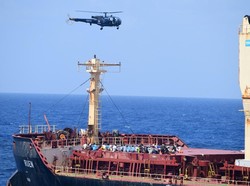 Angkatan Laut India Ciduk 35 Orang Perompak Somalia di Laut Merah