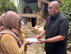 Andre Rosiade Bantu Balita dan Keluarga Korban Longsor di Pessel