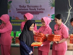 Ramadan Berkah, Bhayangkari Polres Jaksel Bagikan Sembako ke Panti Asuhan