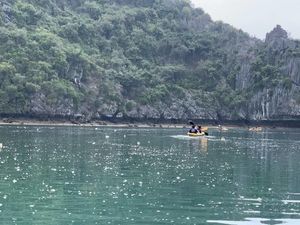 Sampah di Ha Long Bay Mengkhawatiran, Pembersihan Massal Digelar