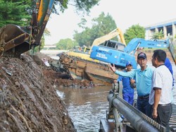 Heru Budi Hartono Raih Penghargaan Top Pembina BUMD 2024