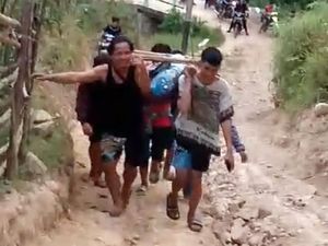 Ibu Hamil di Mamasa Ditandu 13 Km ke Rumah Sakit gegara Akses Jalan Rusak