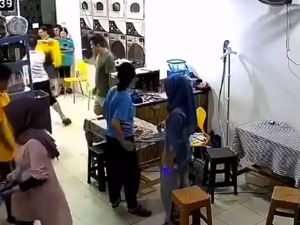 Detik-detik Pria Ngamuk Rusak Mesin Cuci Laundry, Korban Rugi Rp 110 Juta