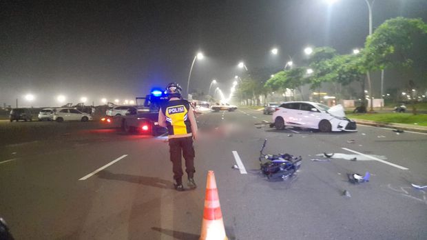 Kecelakaan Pajero di Jembatan Tokyo PIK 2 Kosambi, Kabupaten Tangerang, Sabtu (23/3/2024) menewaskan dua orang.