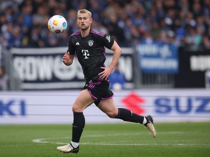 DARMSTADT, GERMANY - MARCH 16: Matthijs de Ligt of Bayern Muenchen controls the ball during the Bundesliga match between SV Darmstadt 98 and FC Bayern München at Merck-Stadion am Böllenfalltor on March 16, 2024 in Darmstadt, Germany. (Photo by Alex Grimm/Getty Images) (Photo by Alex Grimm/Getty Images)