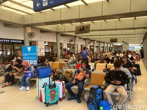 Suasana Stasiun Pasar Senen di H-6 Lebaran