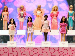 Merayakan Ulang Tahun Barbie Merayakan Ulang Tahun Barbie