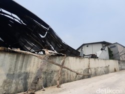 Kesaksian Warga soal Gudang Ekspedisi Terbakar di Jakbar, Terdengar Ledakan