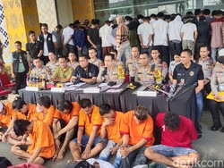 73 Pelaku Tawuran di Palembang Ditangkap, Sajam-Sarung Isi Batu Disita