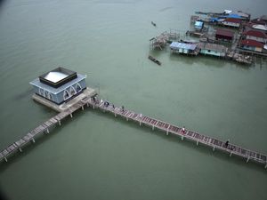 Potret Masjid Suku Bajo di Tengah Laut Buton