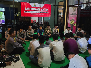 Polsek Cakung dan Hamzah Baja Indonesia Beri Santunan Anak Yatim