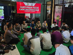 Polsek Cakung dan Hamzah Baja Indonesia Beri Santunan Anak Yatim