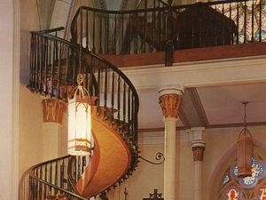 Dibangun Tanpa Penyangga, Tangga di Gereja Ini Penuh Misteri Dibangun Tanpa Penyangga, Tangga di Gereja Ini Penuh Misteri
