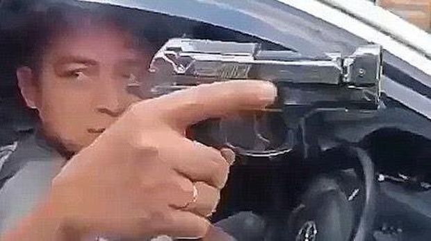 Tangkapan layar video viral aksi 'koboi' Mampang, Jaksel.