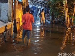 Nestapa Warga Tegal Alur 2 Hari Banjir Tak Kunjung Surut