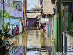 1 RT di Tegal Alur Masih Terendam, Damkar-Dinas SDA Bergerak Sedot Banjir