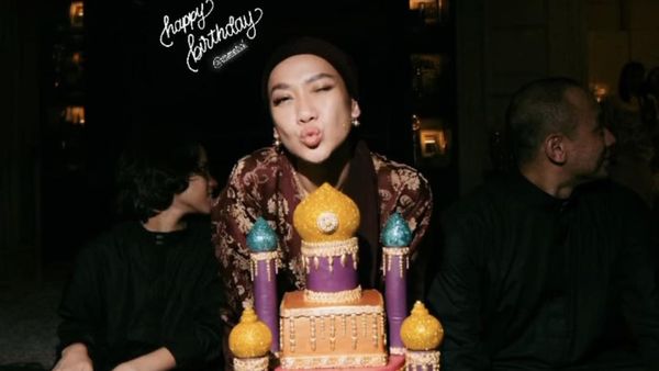 7 Foto Ultah BCL ke-41, Digelar Sederhana di Rumah Bareng Keluarga & Sahabat