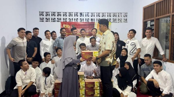 Berbagi Kasih Bersama Anak Yatim se-Indonesia