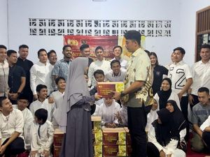Berbagi Kasih Bersama Anak Yatim se-Indonesia Berbagi Kasih Bersama Anak Yatim se-Indonesia