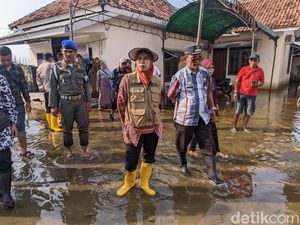 2 Pekan Sayung Demak Kebanjiran, Bupati Kirim Pompa Besar 2 Pekan Sayung Demak Kebanjiran, Bupati Kirim Pompa Besar