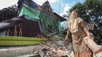 Guncangan Gempa Merusak Ribuan Rumah di Bawean
