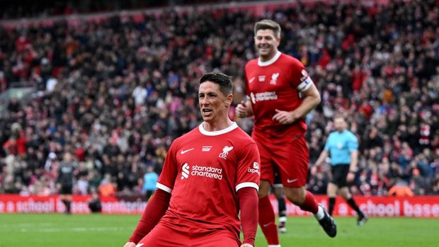 LIVERPOOL, ENGLAND - MARCH 23: (THE SUN OUT, THE SUN ON SUNDAY OUT) Fernando Torres of Liverpool celebrates his goal during the LFC Foundation charity match between Liverpool FC Legends and AFC Ajax Legends at Anfield on March 23, 2024 in Liverpool, England. (Photo by Liverpool FC/Liverpool FC via Getty Images)