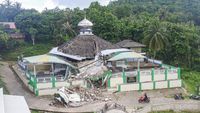 Masjid di Bawean Ambruk Diguncang Gempa