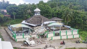 Masjid di Bawean Ambruk Diguncang Gempa