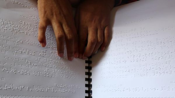 Penyandang Disabilitas Tunanetra Ikut Tadarus Al-Quran Braille