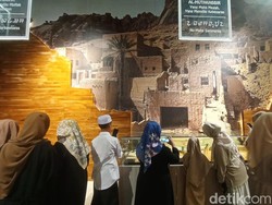 Ngabuburit Asyik di Galeri Rasulullah Masjid Raya Al-Jabbar
