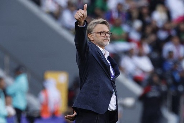 Philippe Trousser Vietnams French coach Philippe Troussier gestures during the Qatar 2023 AFC Asian Cup Group D football match between Iraq and Vietnam at the Jassim bin Hamad Stadium in Doha on January 24, 2024. (Photo by KARIM JAAFAR / AFP)