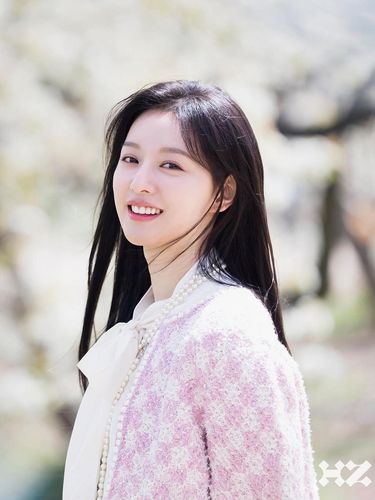 Potret Kim Ji Won dalam drama 'Queen of Tears'./ Foto: instagram.com/highziumstudio