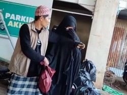 Momen Penangkapan Pria Bercadar Menyusup ke Jemaah Wanita di Masjid