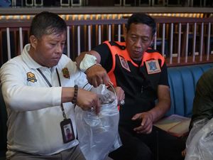 Klub Malam di Basra Surabaya Disegel gegara Jual Miras Saat Ramadan Klub Malam di Basra Surabaya Disegel gegara Jual Miras Saat Ramadan
