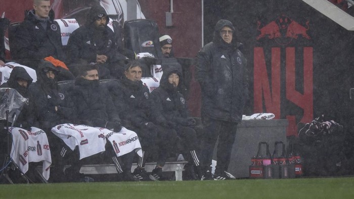 HARRISON, NEW JERSEY - MARCH 23: Tata Martino Head Coach of Inter Miami watches the match on the sidelines in the first half of the Major League Soccer Match against the New York Red Bulls at Red Bull Arena on March 23, 2024 in Harrison, New Jersey.   Ira L. Black/Getty Images/AFP (Photo by Ira L. Black / GETTY IMAGES NORTH AMERICA / Getty Images via AFP)