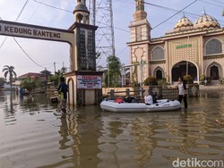 Kampung Masih Kebanjiran, Warga Kedungbanteng Demak Nekat Balik ke Rumah